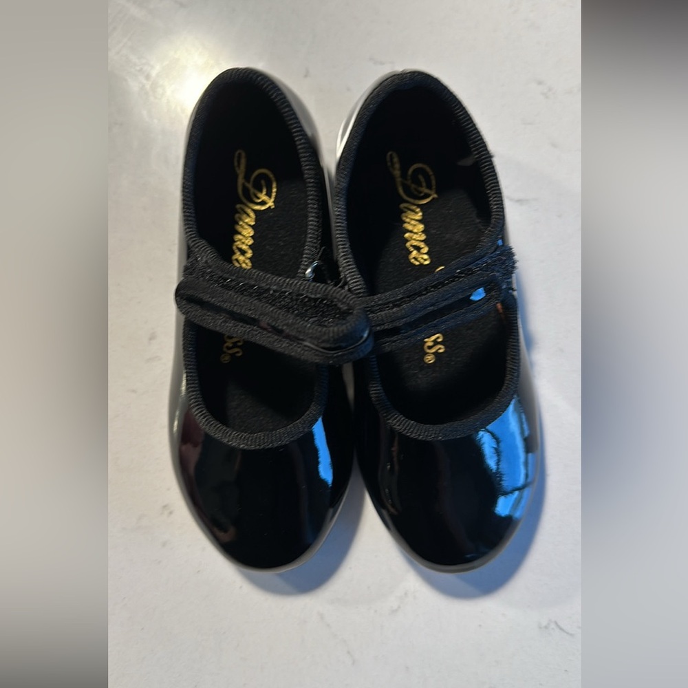 dance class size 7.5 tap shoes new!
